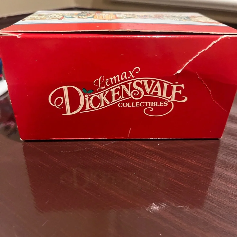 Vintage Lemax 1995Dickensvale Porcelain Holiday Park Bench Figurine